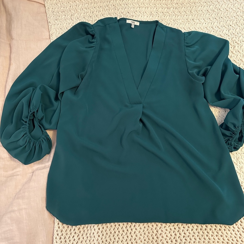 Green ballon sleeve top